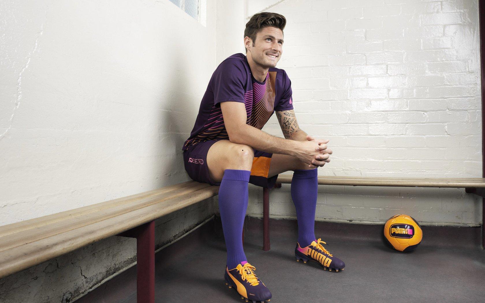 曼城主场4比1大胜对手,福登闪耀坎塞洛中柱,助攻戴帽成关键